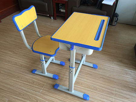 兰州课桌椅厂家告知大家采购学生课桌椅需要注意的地方