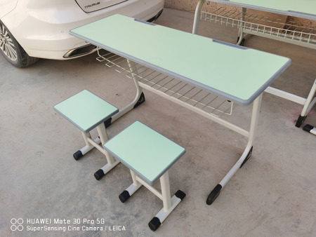 蘭州課桌椅生產廠家告知大家使用雙人課桌椅要注意什么？