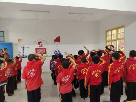 少先队员活动