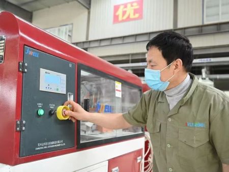 基材