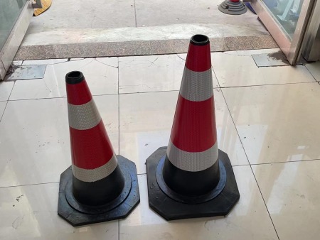 蘭州反光路錐廠家-路錐的種類以及作用與規格