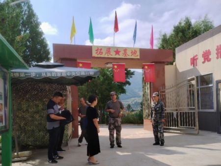 在关怀中前行 在勉励中奋进