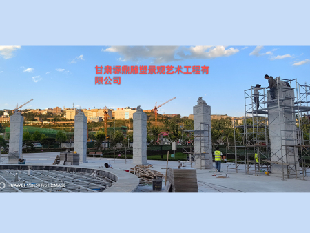 东乡县老县城广场图腾柱浮雕设计施工案例