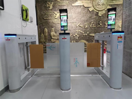 德盛智能—从通行到智慧集成：德盛人行道闸如何成为园区数字化基座？