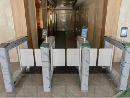 德盛智能—绿色与智能融合：德盛人行道闸的技术演进与未来趋势