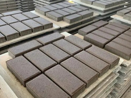 甘肃彩砖厂家|彩砖生产过程中如何保证质量和稳定性？