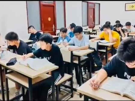 孩子們已全部進(jìn)入到日常學(xué)習(xí)生活狀態(tài)，只要持之以恒堅持九個月，何愁明年高考不折桂！