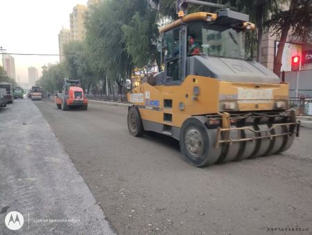 西寧市東關(guān)大街南小街至樂(lè)都路段泡沫瀝青基層施工