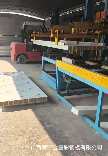 為什么選擇我們的玻鎂板？廠家生產(chǎn)現(xiàn)場直擊！