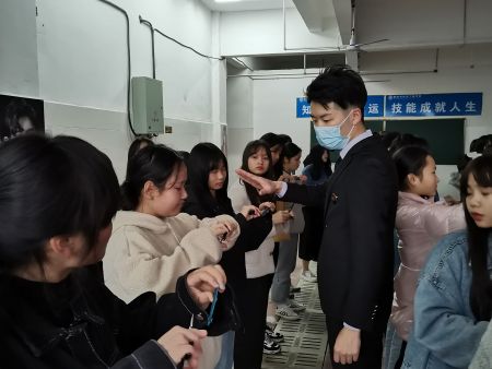 学生实训课风采