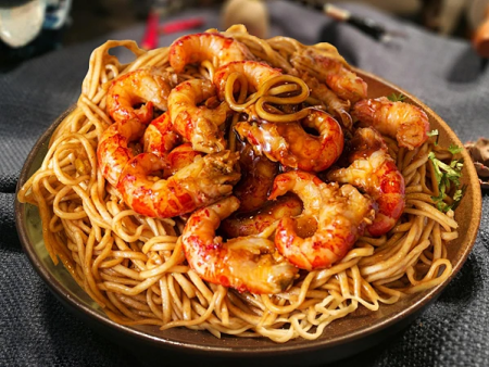 蒜蓉海鮮拌面