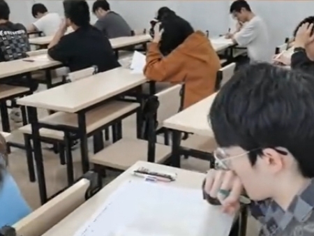 迎着朝阳，听着朗朗书声，望孩子们保有初心，勇登高峰