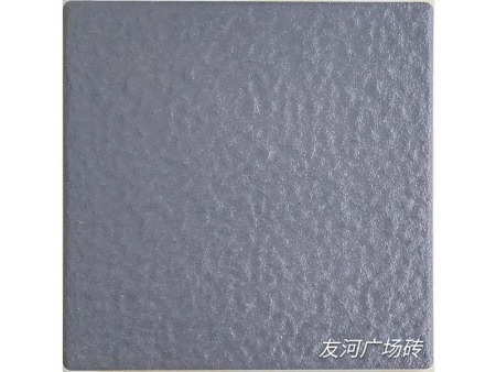 灰色