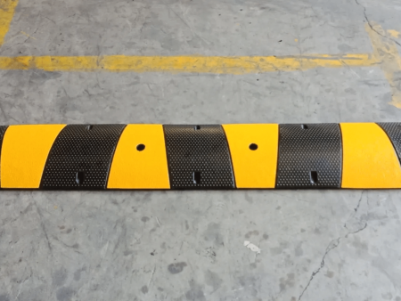 交通设施减速带