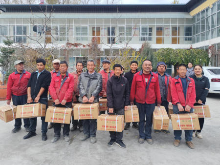 冬日关怀暖人心，牦牛脊骨传真情—记董事长对广大员工的深情慰问