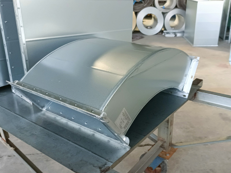 镀锌风管加工车间一角