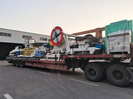 508-1620聚氨酯喷涂PE缠绕设备