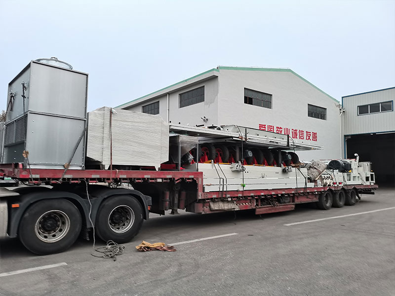 508-1620聚氨酯喷涂PE缠绕设备