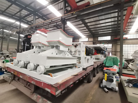 508-1620聚氨酯喷涂PE缠绕设备