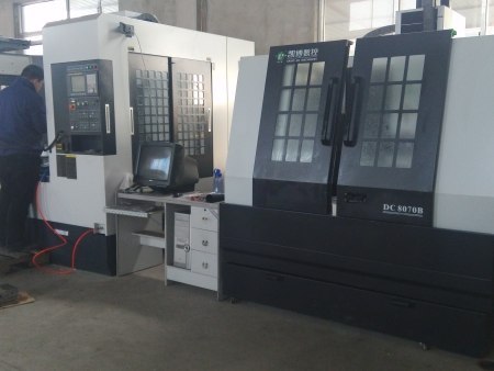 品航模具扩大规模，改型创新，推出精铸自动模具